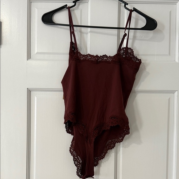 SKIMS Deep Red Lace Bodysuit - Picture 4 of 7